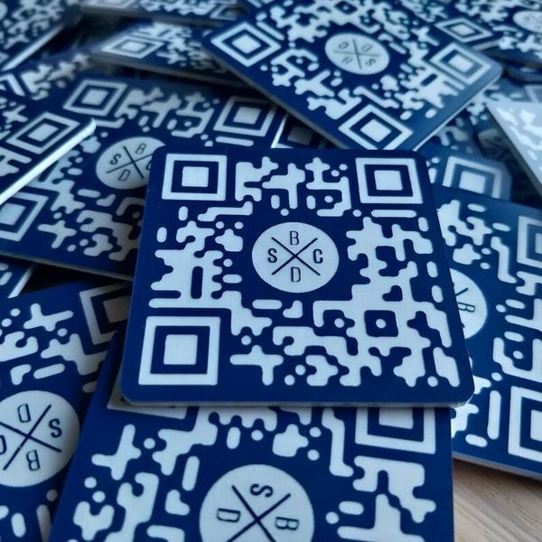 QR-меню з металу на стіл закладу. Виготовлення табличок із куар-кодом на стіл дверей стіну 1864048640 фото